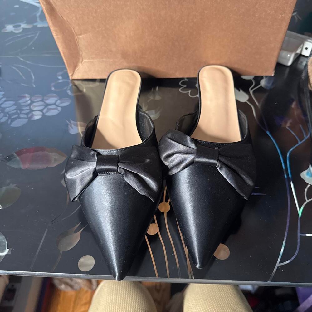 Black satin bow kitten heels size 14 in woman